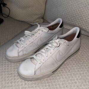 Men's Vintage High Quality Leather Nike Sneakers - White Logo - Size 11.5 US
